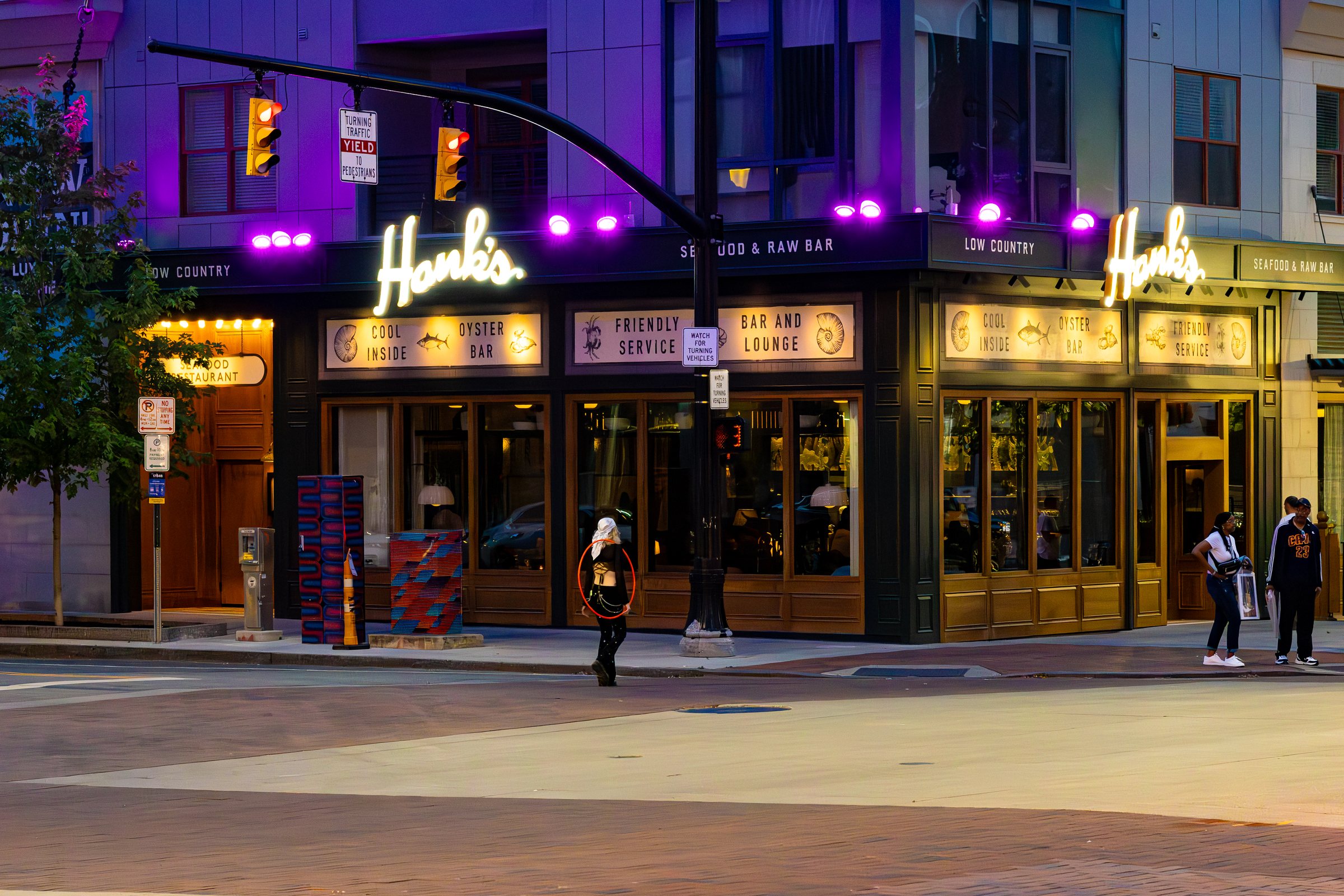 Hank's · Neon