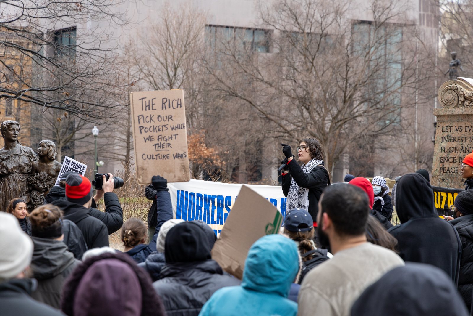 Speaker · Sign